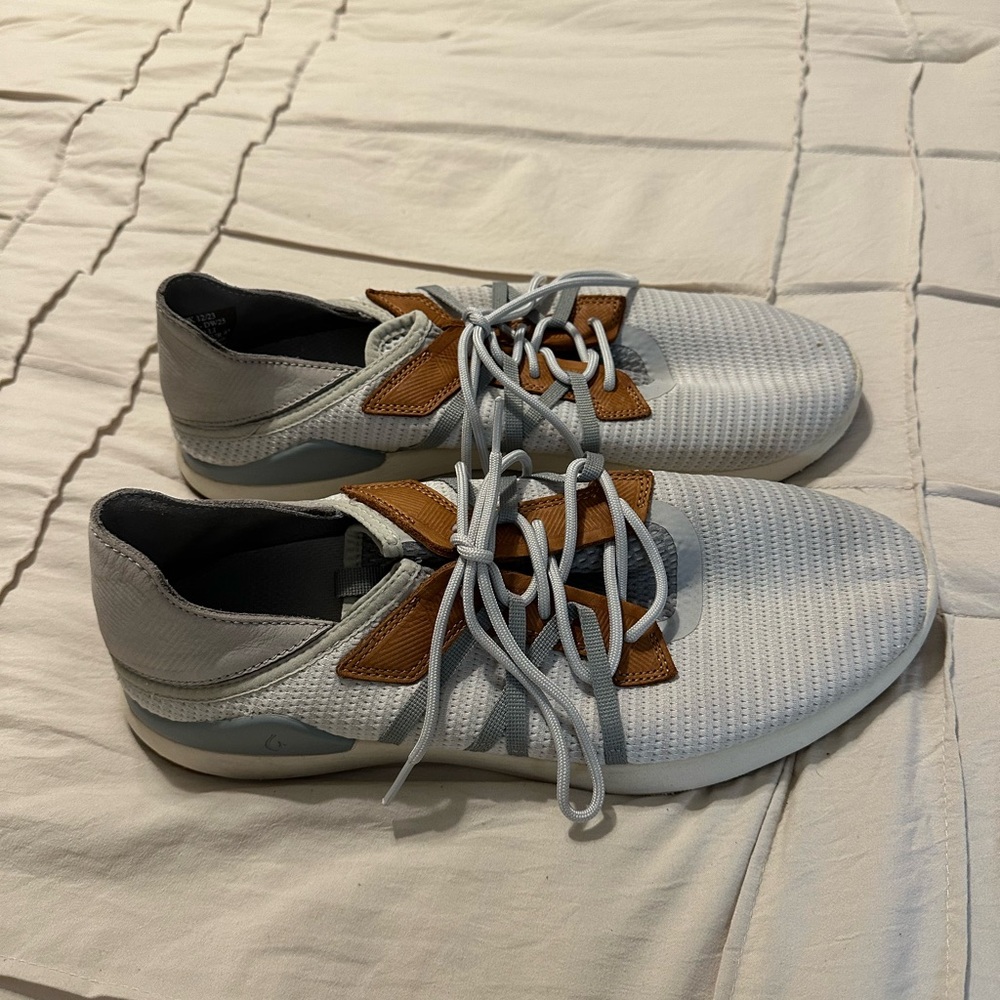 Olukai Men's Casual Knit Lace-Up Shoes - Light Gray with Brown Accents
